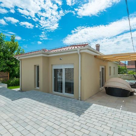 Villa Donato With Jacuzzi Zadar Extérieur photo