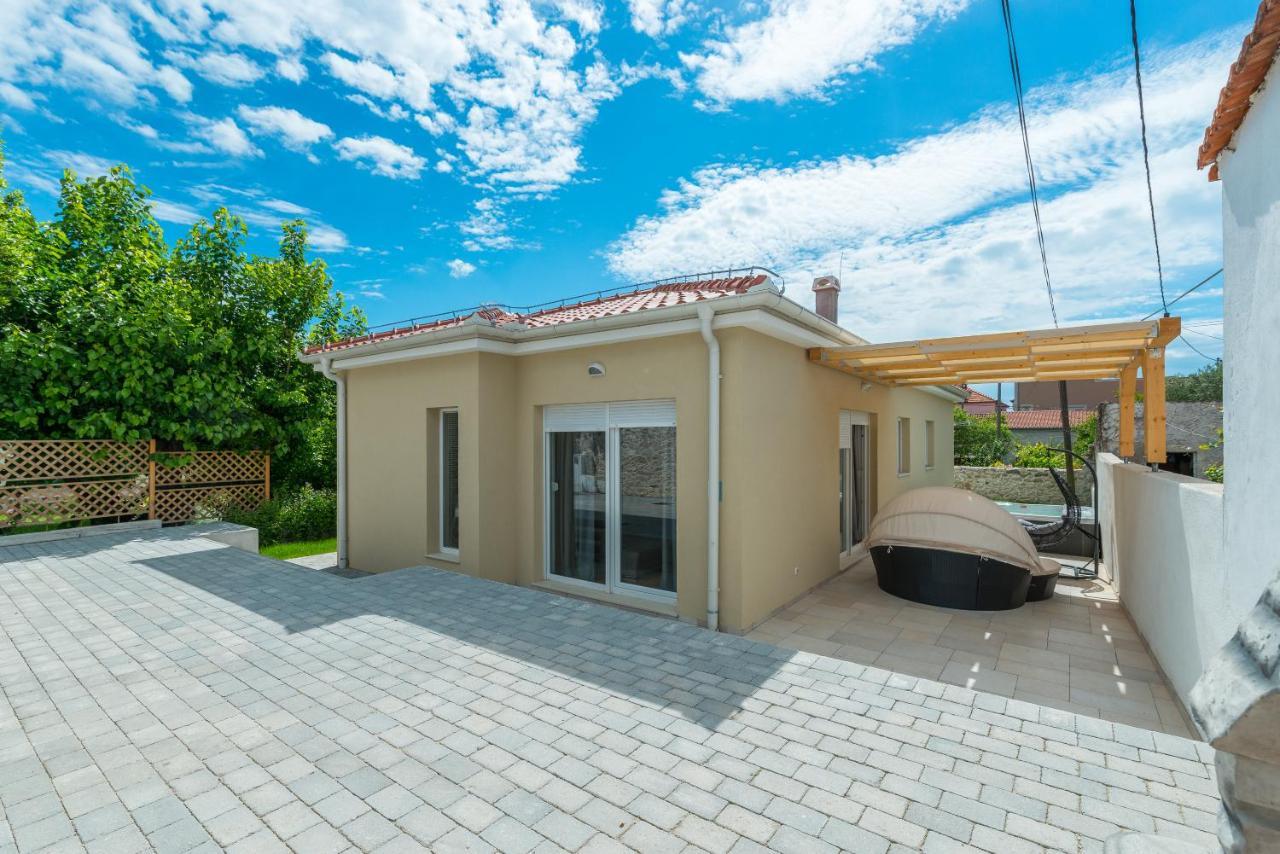 Villa Donato With Jacuzzi Zadar Extérieur photo